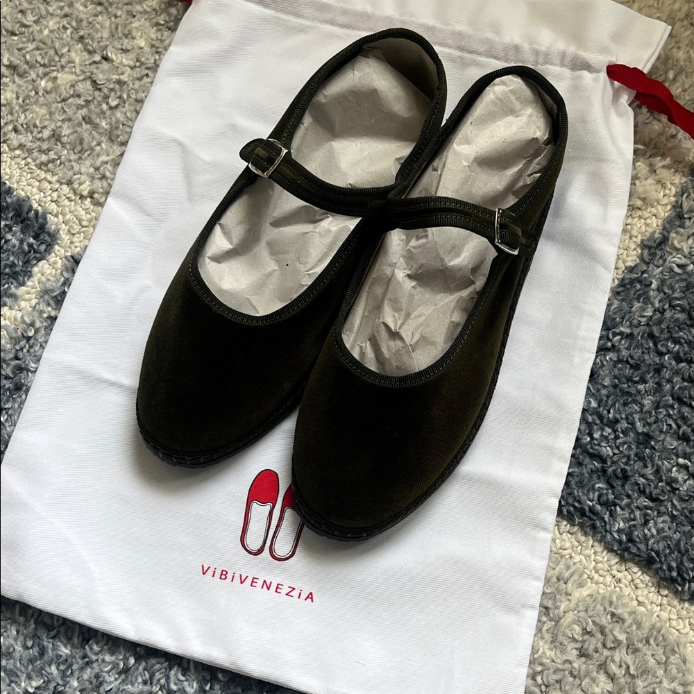 ViBi Venezia Women's Dark Green Mary Jane Flats